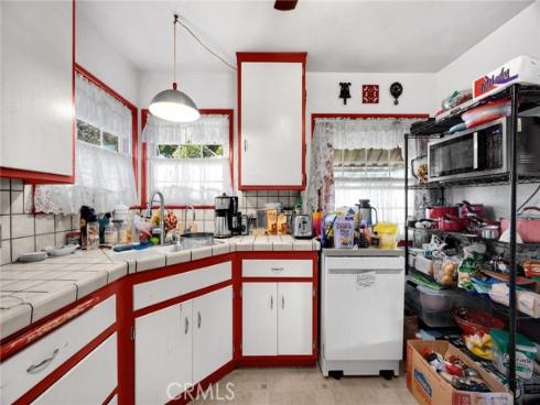 1517 W Borchard Avenue, Santa Ana, CA