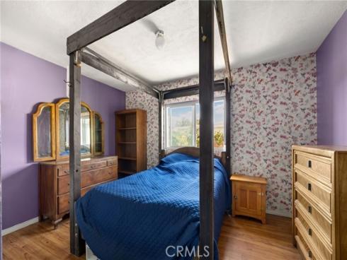 1517 W Borchard Avenue, Santa Ana, CA