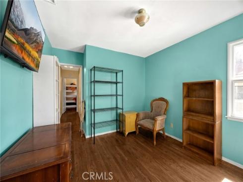 1517 W Borchard Avenue, Santa Ana, CA