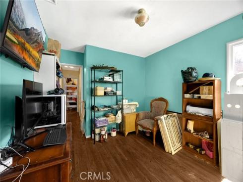 1517 W Borchard Avenue, Santa Ana, CA