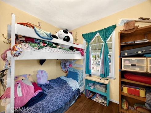 1517 W Borchard Avenue, Santa Ana, CA