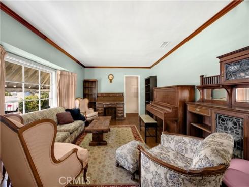 1517 W Borchard Avenue, Santa Ana, CA