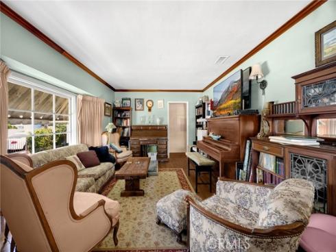 1517 W Borchard Avenue, Santa Ana, CA