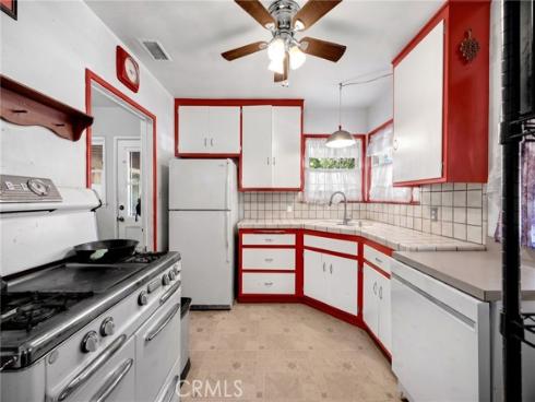 1517 W Borchard Avenue, Santa Ana, CA