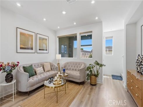 633 S Lyon St , Santa Ana, CA