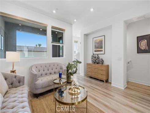 633 S Lyon St , Santa Ana, CA