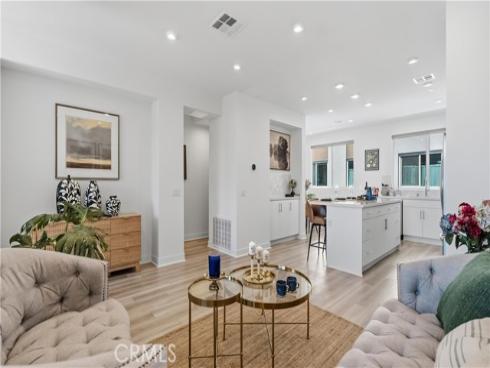 633 S Lyon St , Santa Ana, CA