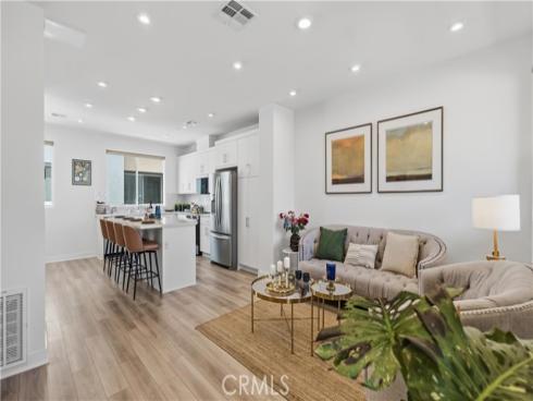 633 S Lyon St , Santa Ana, CA