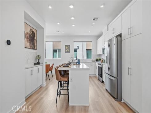 633 S Lyon St , Santa Ana, CA
