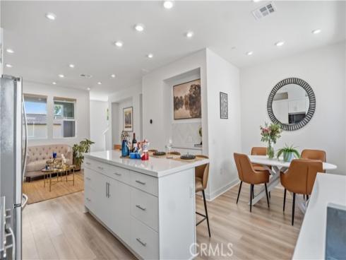 633 S Lyon St , Santa Ana, CA