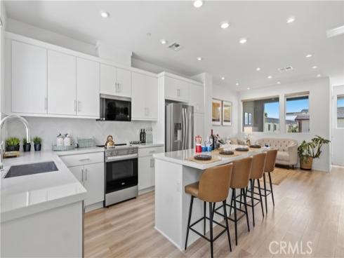 633 S Lyon St , Santa Ana, CA