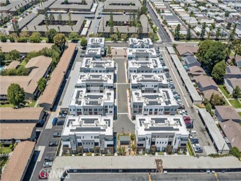 633 S Lyon St , Santa Ana, CA