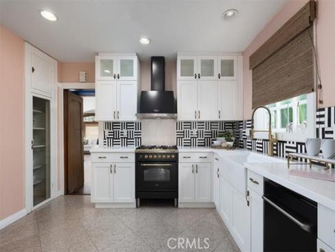 1825 N Ross , Santa Ana, CA