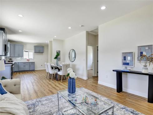 1050 W Chestnut Avenue, Santa Ana, CA
