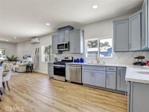 1050 W Chestnut Avenue, Santa Ana, CA
