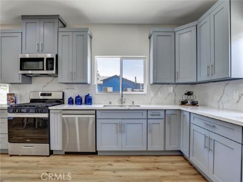 1050 W Chestnut Avenue, Santa Ana, CA