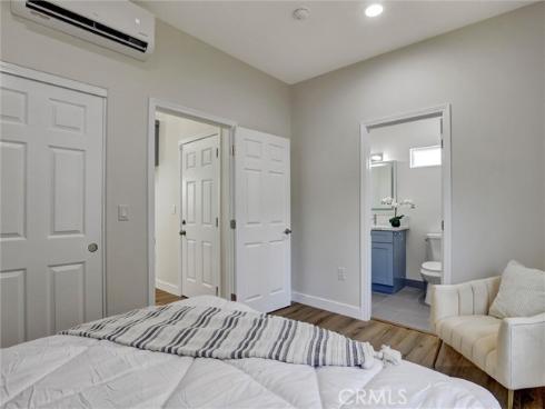 1050 W Chestnut Avenue, Santa Ana, CA