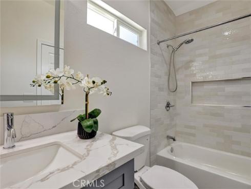 1050 W Chestnut Avenue, Santa Ana, CA