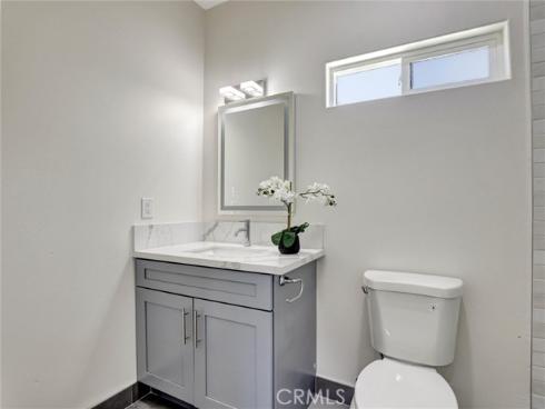 1050 W Chestnut Avenue, Santa Ana, CA