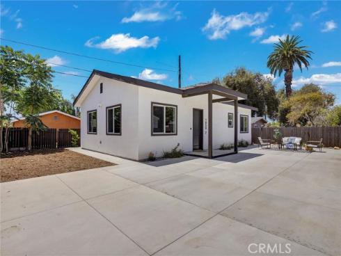 1050 W Chestnut Avenue, Santa Ana, CA