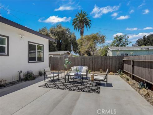 1050 W Chestnut Avenue, Santa Ana, CA