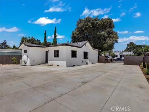 1050 W Chestnut Avenue, Santa Ana, CA