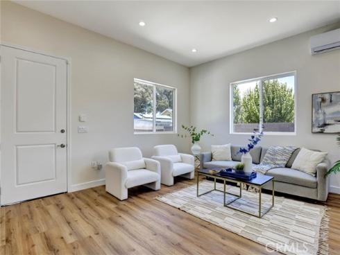 1050 W Chestnut Avenue, Santa Ana, CA