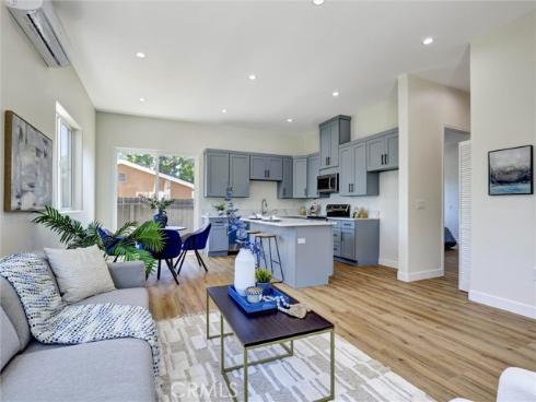 1050 W Chestnut Avenue, Santa Ana, CA