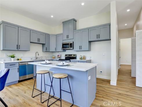 1050 W Chestnut Avenue, Santa Ana, CA
