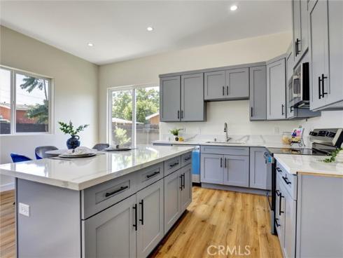 1050 W Chestnut Avenue, Santa Ana, CA
