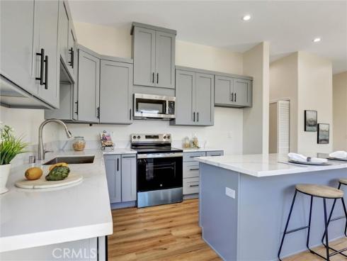 1050 W Chestnut Avenue, Santa Ana, CA