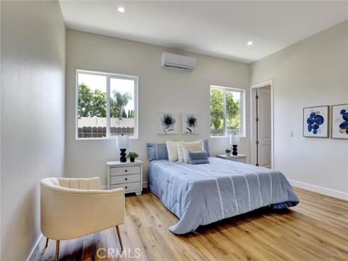 1050 W Chestnut Avenue, Santa Ana, CA