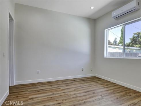 1050 W Chestnut Avenue, Santa Ana, CA