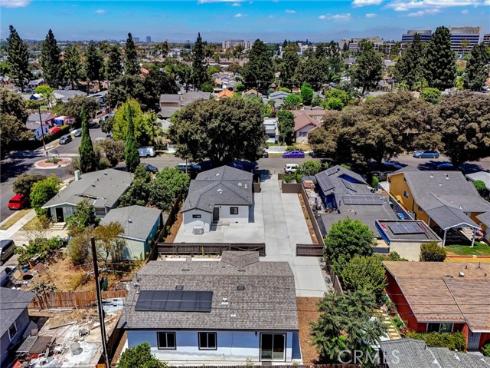 1050 W Chestnut Avenue, Santa Ana, CA
