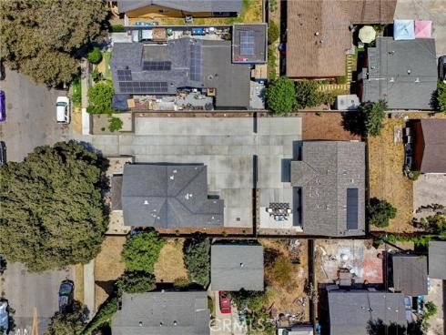 1050 W Chestnut Avenue, Santa Ana, CA