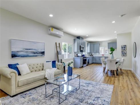 1050 W Chestnut Avenue, Santa Ana, CA