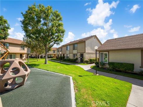 450  Carriage  D , Santa Ana, CA