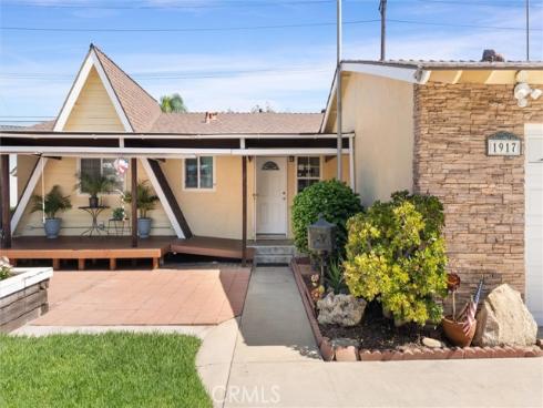 1917 W Flora St , Santa Ana, CA