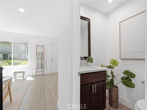 531 W Alton B , Santa Ana, CA