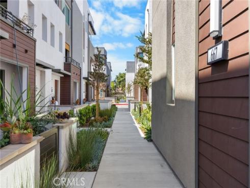 669 S. Lyon Street