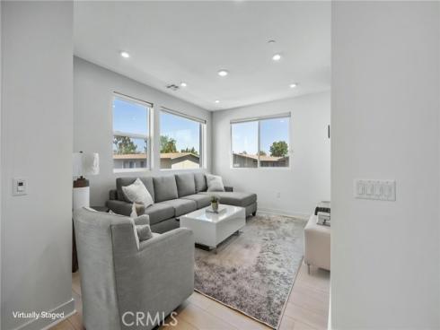 669 S Lyon Street, Santa Ana, CA