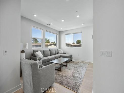 669 S Lyon Street, Santa Ana, CA