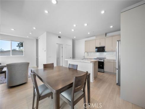 669 S Lyon Street, Santa Ana, CA