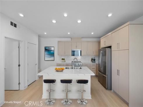 669 S Lyon Street, Santa Ana, CA