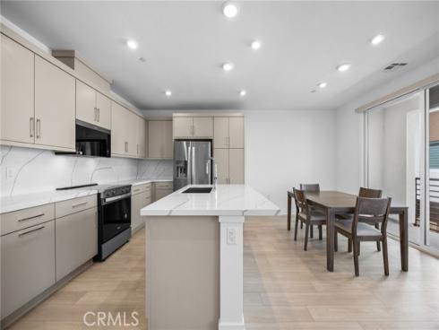 669 S Lyon Street, Santa Ana, CA