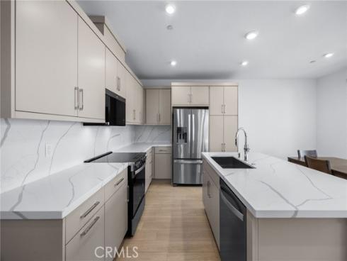 669 S Lyon Street, Santa Ana, CA