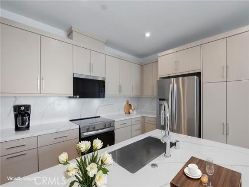 669 S Lyon Street, Santa Ana, CA