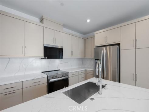 669 S Lyon Street, Santa Ana, CA