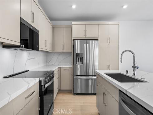 669 S Lyon Street, Santa Ana, CA