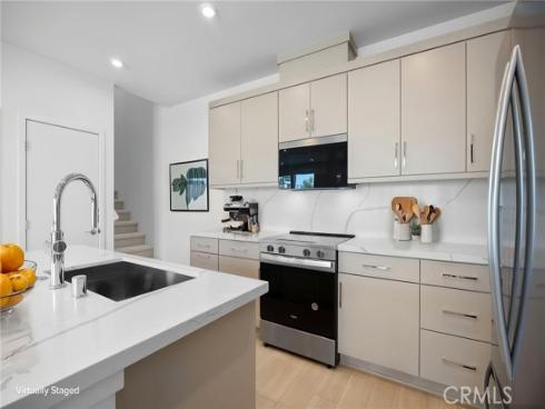 669 S Lyon Street, Santa Ana, CA